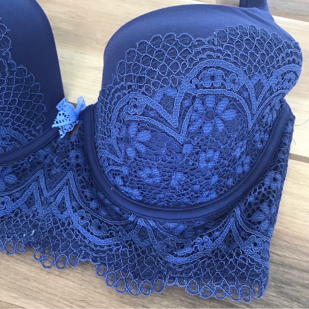 Victoria’s Secret navy bra - Picture 3 of 6